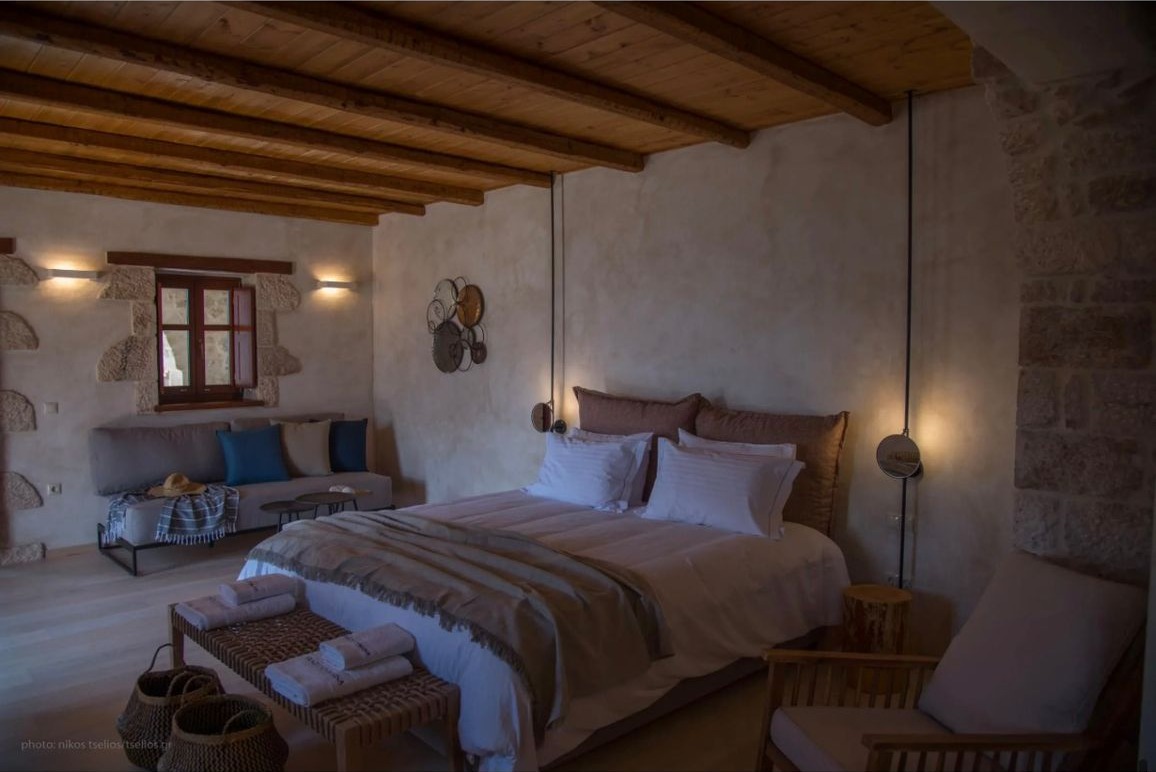 Premium Suite — bedroom with sofa
